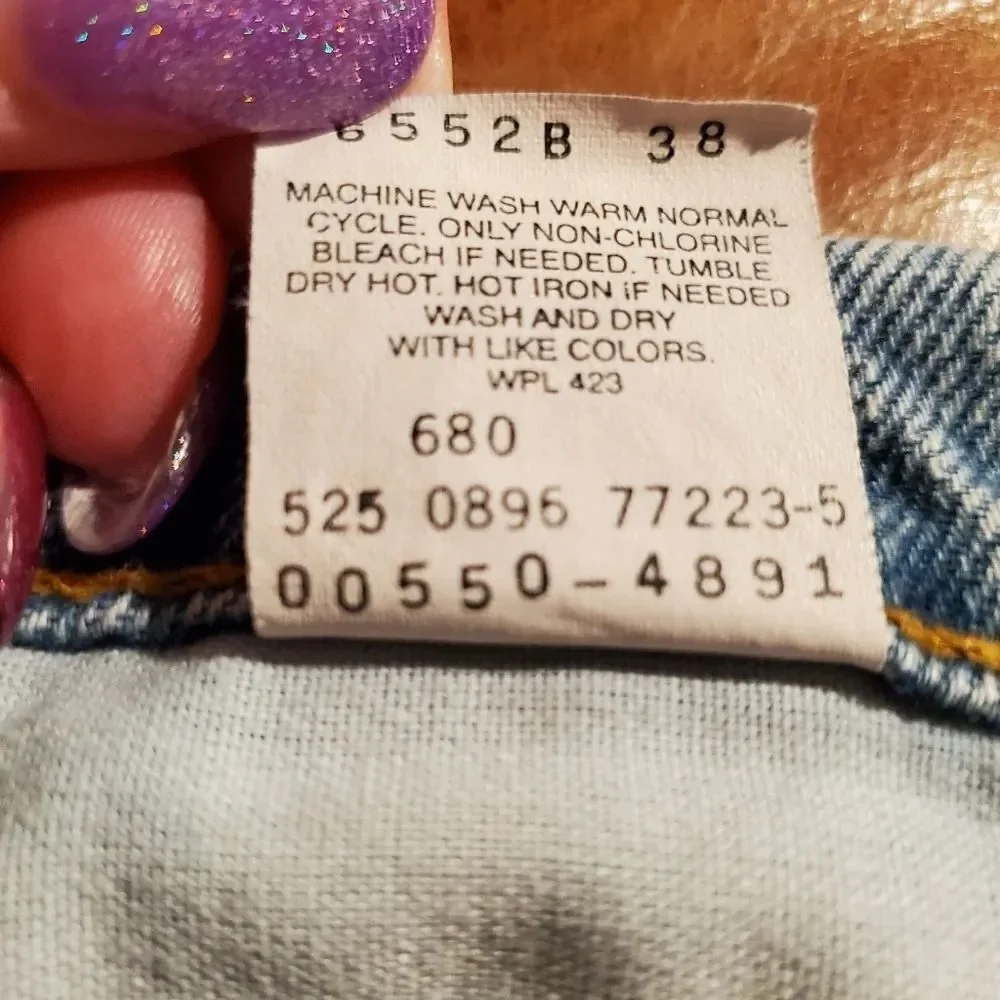 4. 1996 ~ Vintage ~ Levi's 💙 ~ 550 ~ 33 x 32 ~ Made in the 🇺🇸 USA